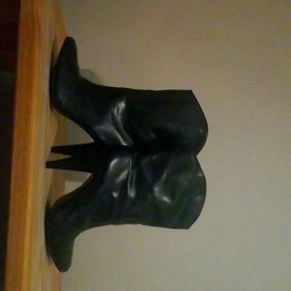 Gianni Bini size 10M Black Leather Boots - Picture 1 of 6